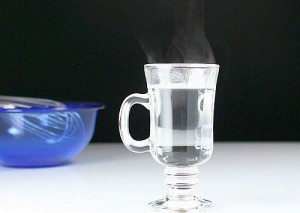 чаша топла вода