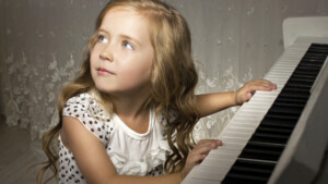 дете пиано