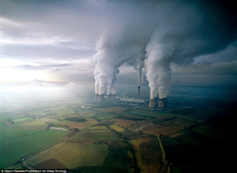 A lignite power plant contaminates the air with its emissions.