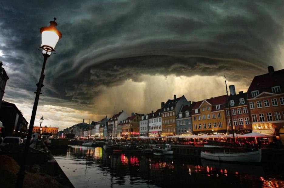 Небето над Копенхаген се отваря