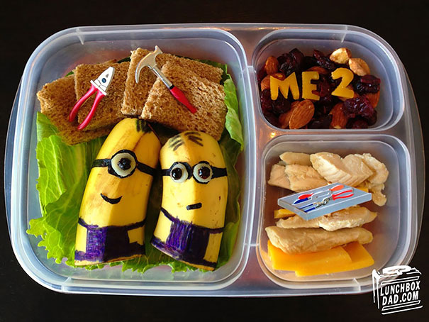Татко прави креативни сандвичи за обяд на неговата дъщеря в училище