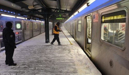 В някои части на Ню Йорк метрото се движеше и беше безплатно. 