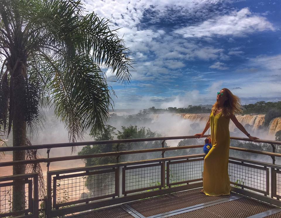 "Не се описва с думи... Само се преживява, минава през теб, като ураган и ти показва, каква прашинка си на тази Земя! Майката Природа! ??❤?? — feeling благословена at Iguaçu National Park." 