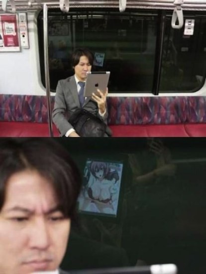 Какво ли гледа този мъж ей така тайничко в метрото