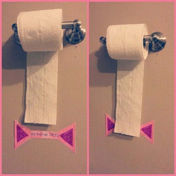Поставете ограничител за тоалетната хартия, за да знае детето, докъде да спре.