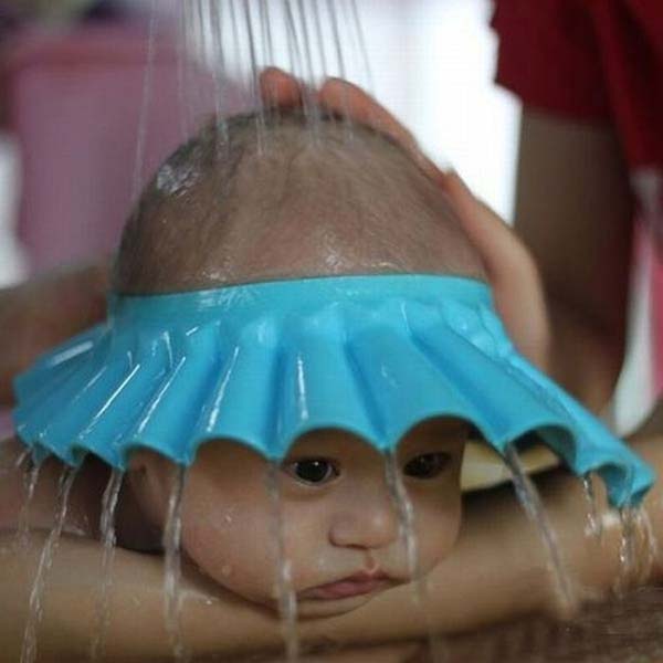 Страхотна шапка за къпане на бебето, която предпазва очичките му.