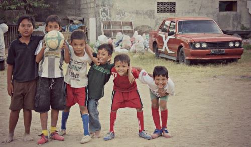Малки футболисти в Джокякарта