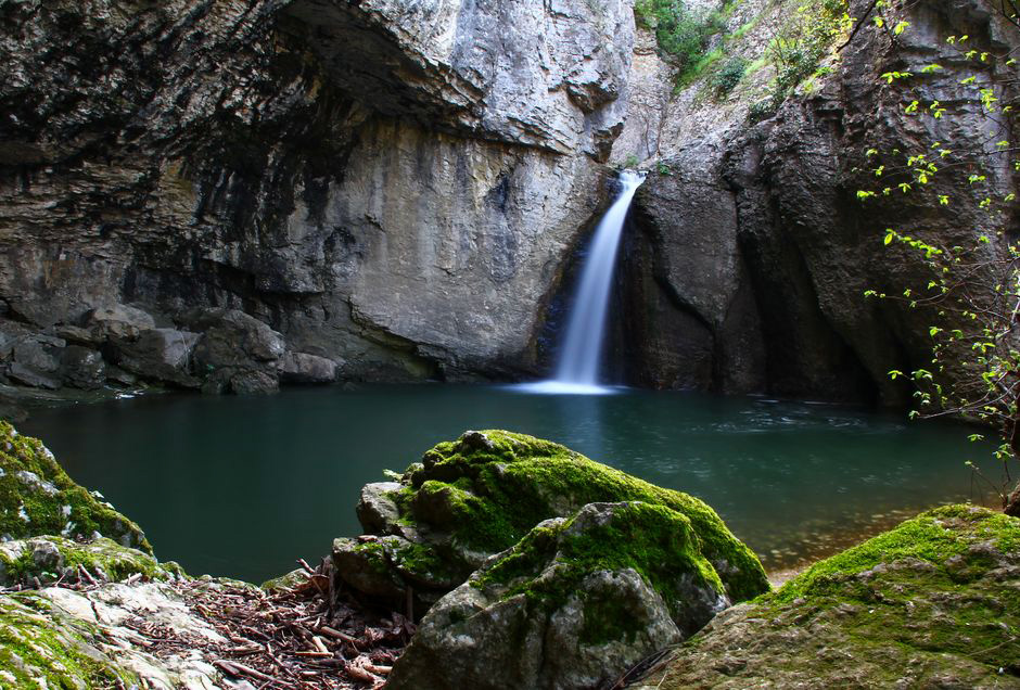 Еменски водопад "Момин Скок"